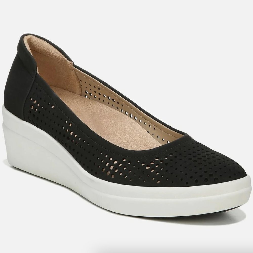 NATURALIZER Sam 2 Womens Padded Insole Perforated Slip-On Sneakers